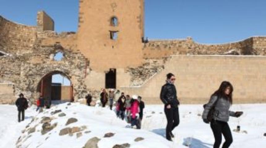 Ani Harabeleri Ziyaret&ccedil;i Akınına Uğruyor