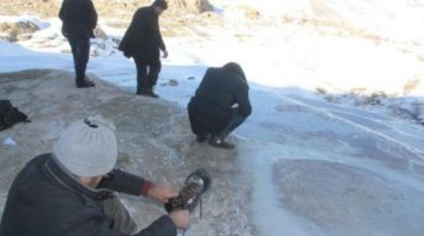 Başkale'deki Travertenlerin Kış Manzarası