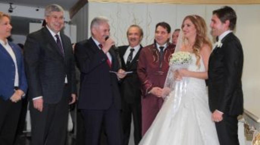 Ak Partili Yıldırım Hem Kız İstedi Hem De Nikah Şahitliği Yaptı
