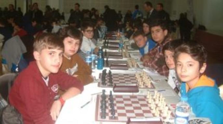 Burhaniye&rsquo;de Satran&ccedil; Coşkusu Başladı