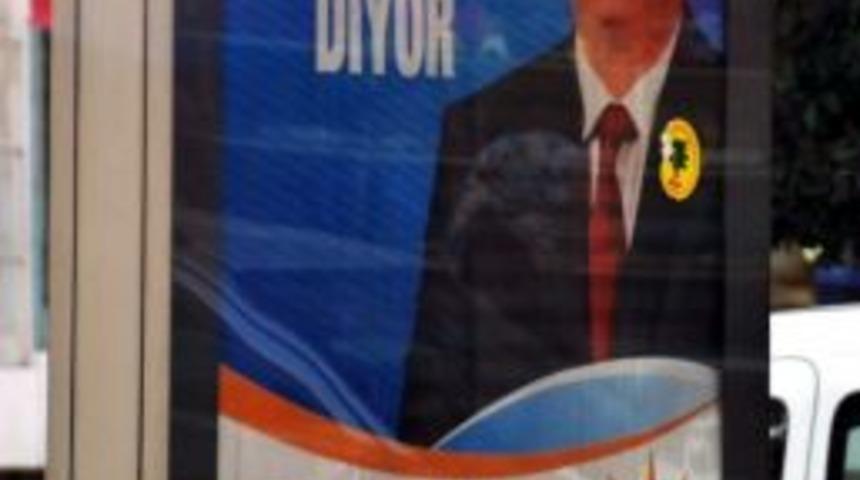 Şanlıurfa&rsquo;da Aday Tanıtımlarının Yer Aldığı Bilboardlara Saldırı