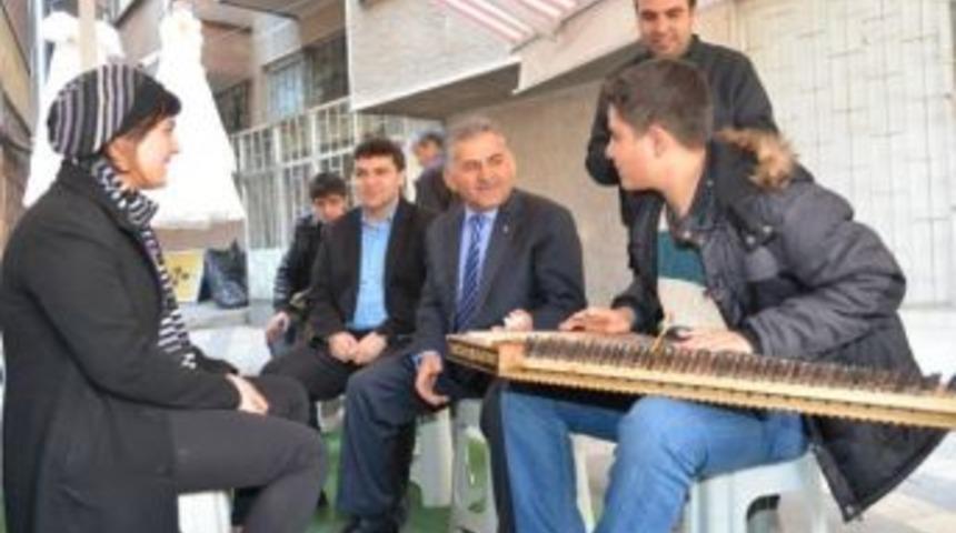 Başkan Memduh B&uuml;y&uuml;kkılı&ccedil;, Develililer Derneğini İle Cumhuriyet Mahallesi Esnafını Ziyaret Etti