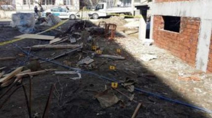 İnşaatın &Ccedil;atısından D&uuml;şen İş&ccedil;i Hayatını Kaybetti