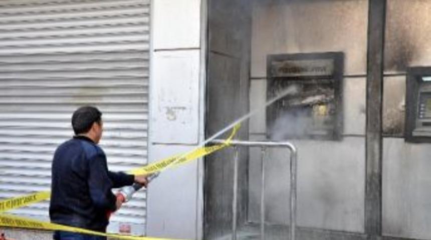 Mardin'de Bir Bankaya Molotof Kokteyli Atıldı