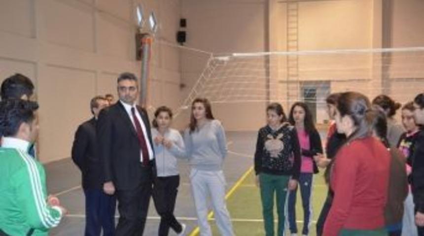 Kaymakam G&uuml;lery&uuml;z, Gen&ccedil;lik Hizmetleri Ve Spor M&uuml;d&uuml;rl&uuml;ğ&uuml; Birimlerini Gezdi