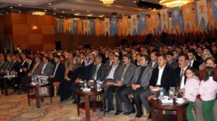 Başbakan&rsquo;dan Vanlılara &lsquo;hologram&rsquo; S&uuml;rprizi