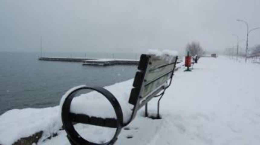 Tatvan&rsquo;da Kar Yeniden Etkili Oldu