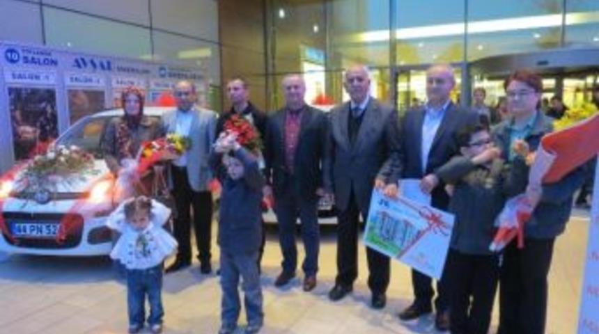 Talihlilere Ev Ve Otomobilleri Teslim Edildi