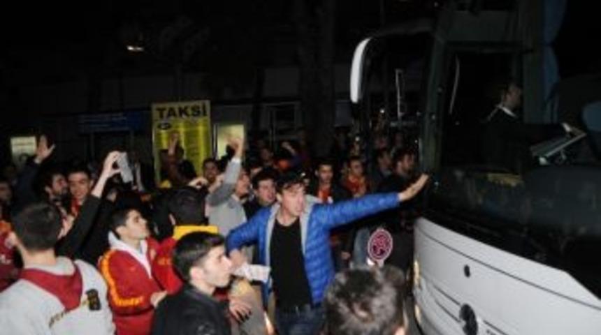 Galatasaray'a Antalya'da Coşkulu Karşılama