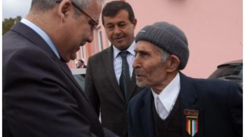 Vali, Kore Gazisi İle Yakından İlgilendi