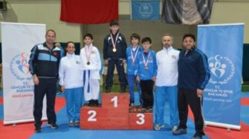 Karate Grup M&uuml;sabakaları Sona Erdi