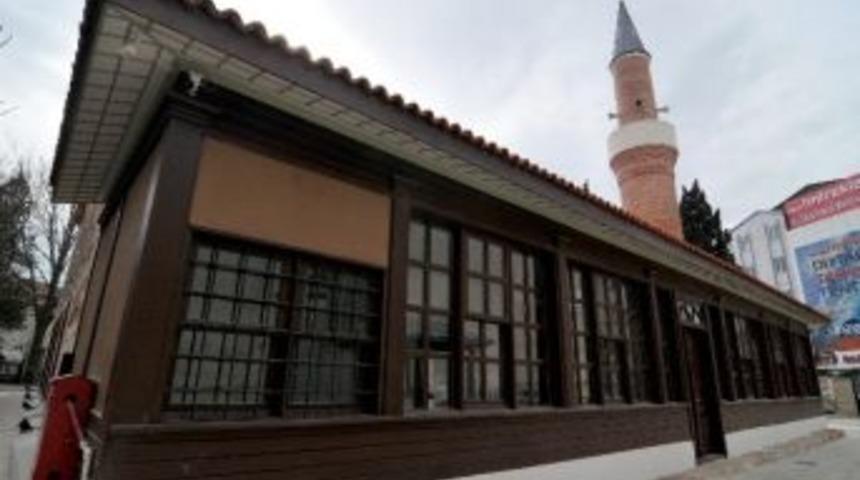 Başbakan'ın A&ccedil;ılışını Yaptığı Fatih Cami İbadete A&ccedil;ılamadı