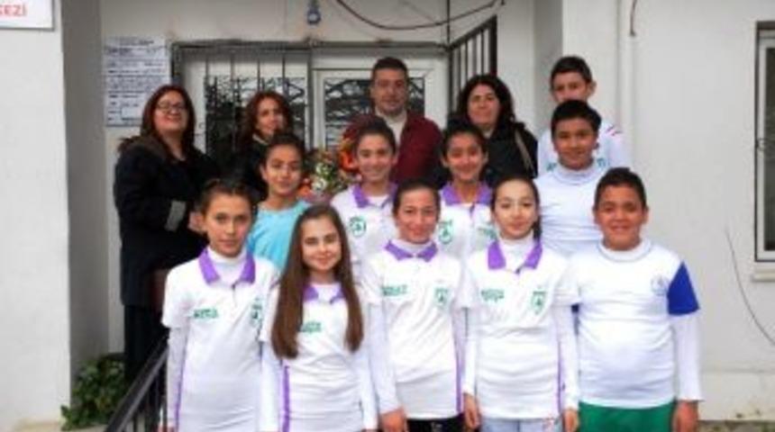 Mutso, Kagik &Uuml;yeleri Şampiyon Ok&ccedil;uları Ziyaret Etti