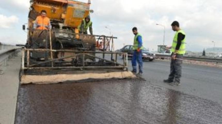İzmir Yollarına &ldquo;dayanıklı&rdquo; Asfalt
