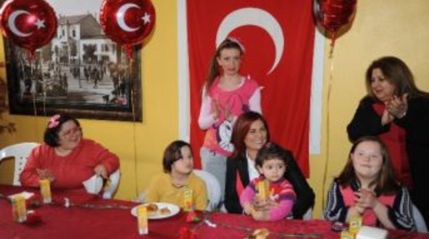 Başkan &Ccedil;er&ccedil;ioğlu, Down Sendromlu &Ccedil;ocuklarla Sevgi G&uuml;n&uuml;n&uuml; Kutladı
