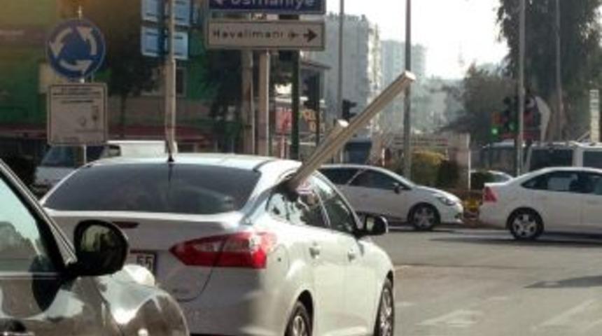 Perdeyi B&ouml;yle Taşıdı