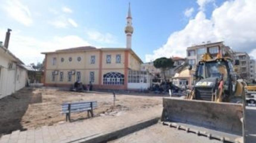 Arslanca Camii Bah&ccedil;esinde Yenileme &Ccedil;alışmaları Başlatıldı