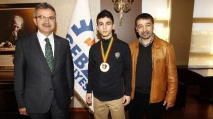 Avrupa Şampiyonu Gen&ccedil; Eray Başarısını Başkan K&ouml;şker&rsquo;le Paylaştı