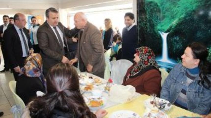 &Ccedil;er&ccedil;i'den Mahalle Sakinlerine Kahvaltı