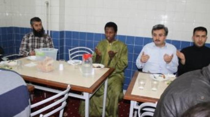 Azeri &Ouml;ğrenciler, 'azerbaycan Tanıtım G&uuml;n&uuml;' D&uuml;zenledi