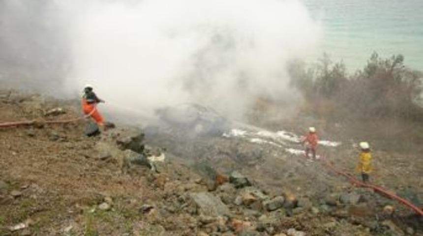 Kaza Yapan Otomobil Yanarak Kullanılamaz Hale Geldi
