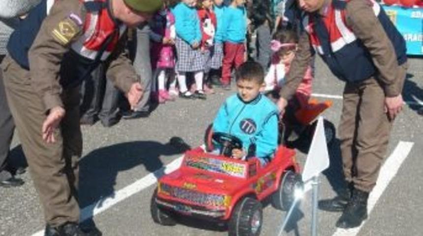 Karaisalı Jandarma Komutanlığı&rsquo;ndan &Ouml;ğrencilere Trafik Eğitimi