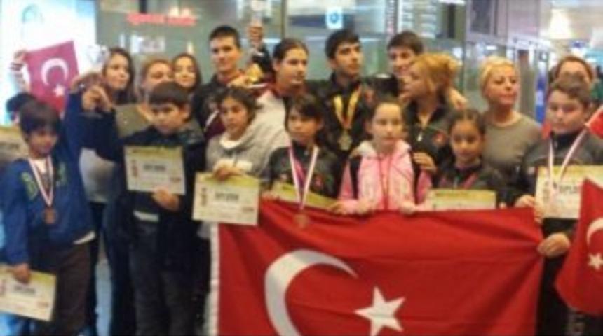 &Ouml;zalp &Ouml;ğrencisi Karate Milli Takımı&rsquo;na Se&ccedil;ildi
