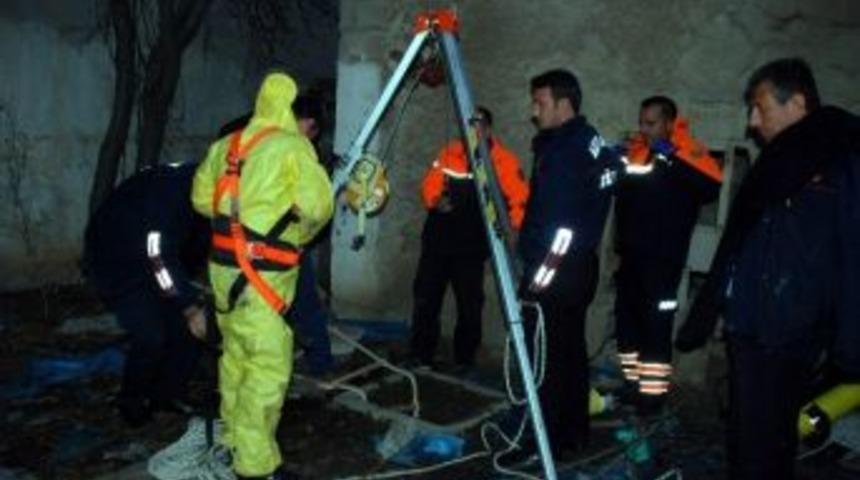 Afad Ve İtfaiye Yavru K&ouml;pek İ&ccedil;in Seferber Oldu