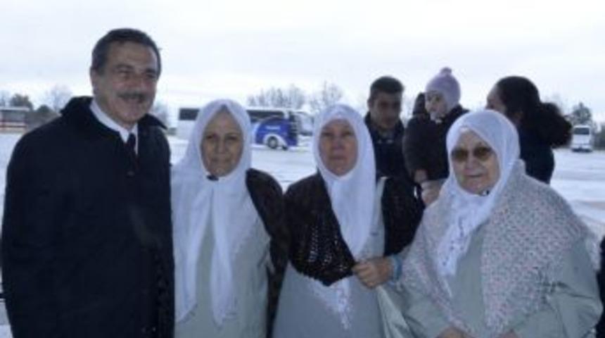 Başkan Ata&ccedil; Umre Yolcularını Uğurladı