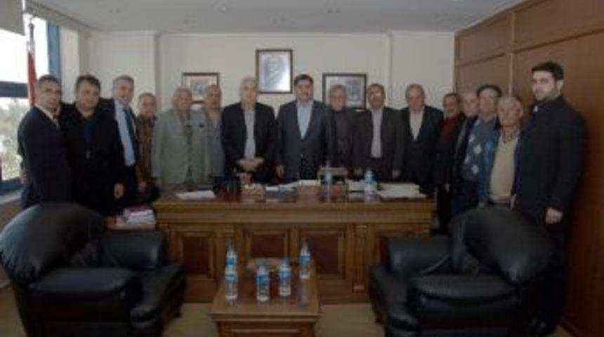 Adana'da Dp'de İstifalar