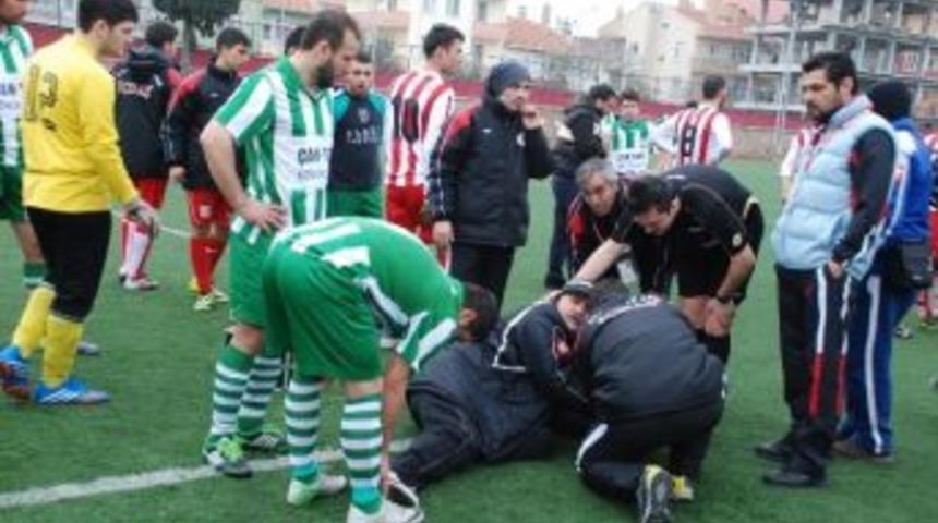 Dili Boğazına Ka&ccedil;an Futbolcu &Ouml;l&uuml;mden D&ouml;nd&uuml;