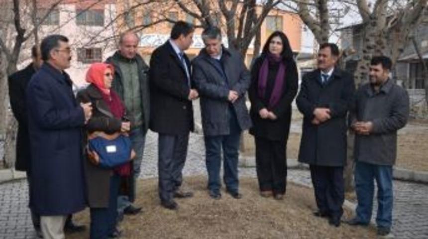 Bdp, Tuşba Adayları Marangozlarla Bir Araya Geldi