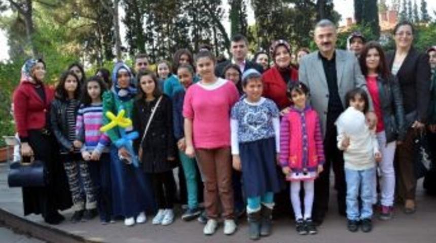 Vali Ayyıldız Ve Eşi Minikler İ&ccedil;in Doğum G&uuml;n&uuml; D&uuml;zenledi