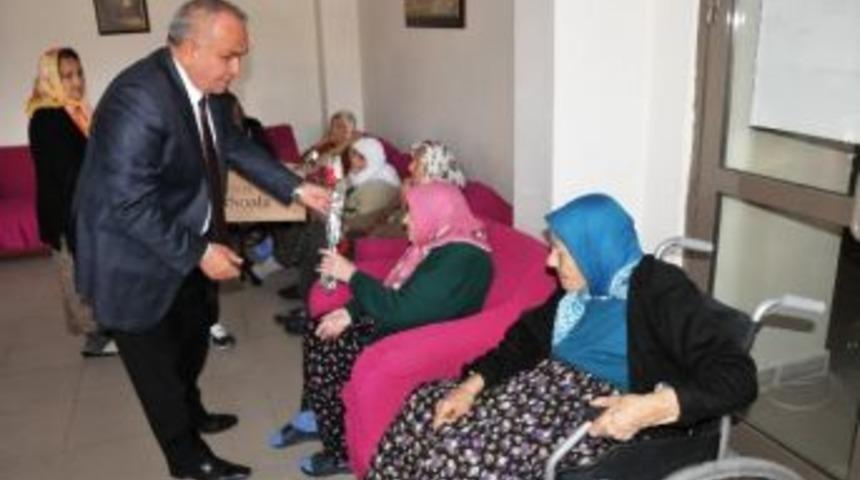 Başkan Tollu Huzurevi Sakinlerini Ziyaret Etti