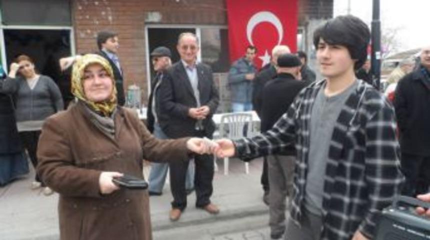 Lise &ouml;ğrencisi bilgisayar i&ccedil;in bbiriktirdiği parayı Suriye'ye g&ouml;nderdi