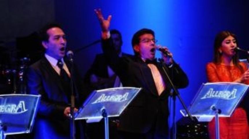 Karşıyaka Opera&rsquo;da Şarkılar Sevgililer İ&ccedil;in S&ouml;ylendi