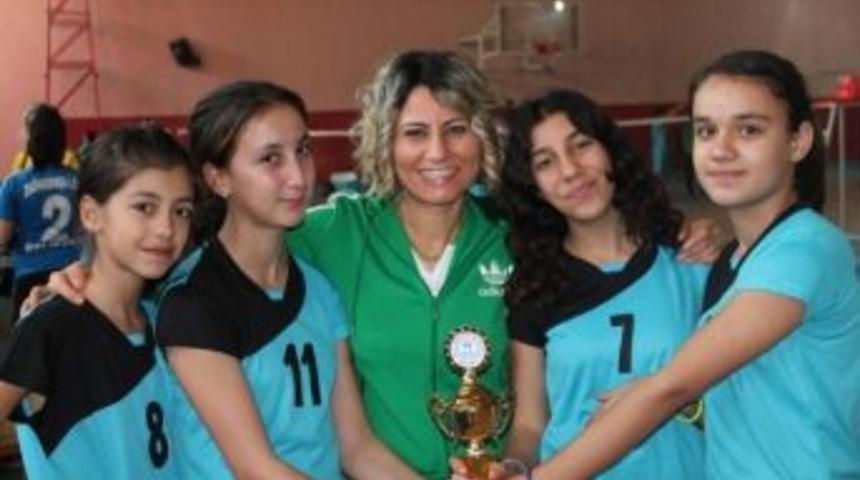 Burhaniye&rsquo;nin Badminton Şampiyonları