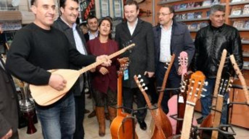 Esnaftan D&uuml;ndar&rsquo;a S&uuml;rpriz Konser