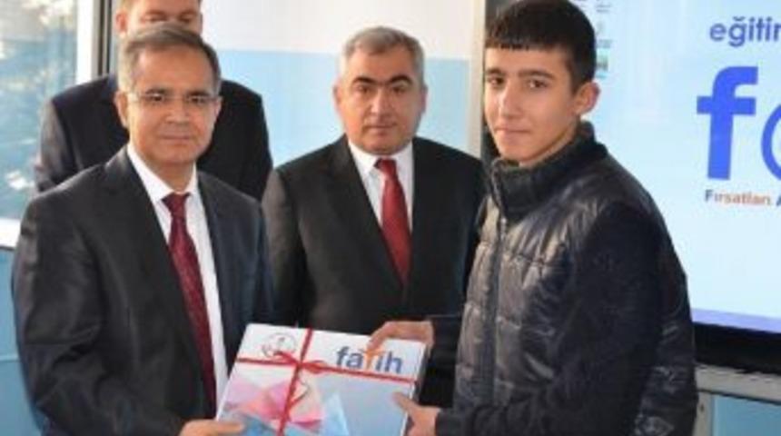 Fatih Projesi Kapsamında Tablet Bilgisayarlar Dağıtıldı