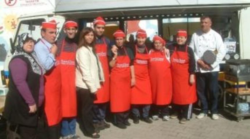 Burhaniye De Zihinsel Engelliler Servis Yaptı