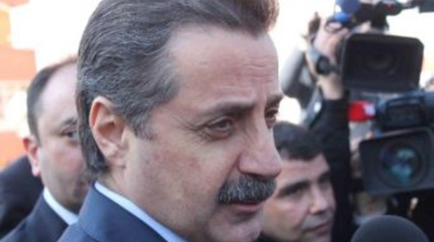 Bakan Mehdi Eker&rsquo;den Davulcuya 100 Lira Bahşiş