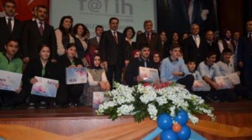 Fatih Projesi Kapsamında Kocaeli'de Tablet Dağıtıldı