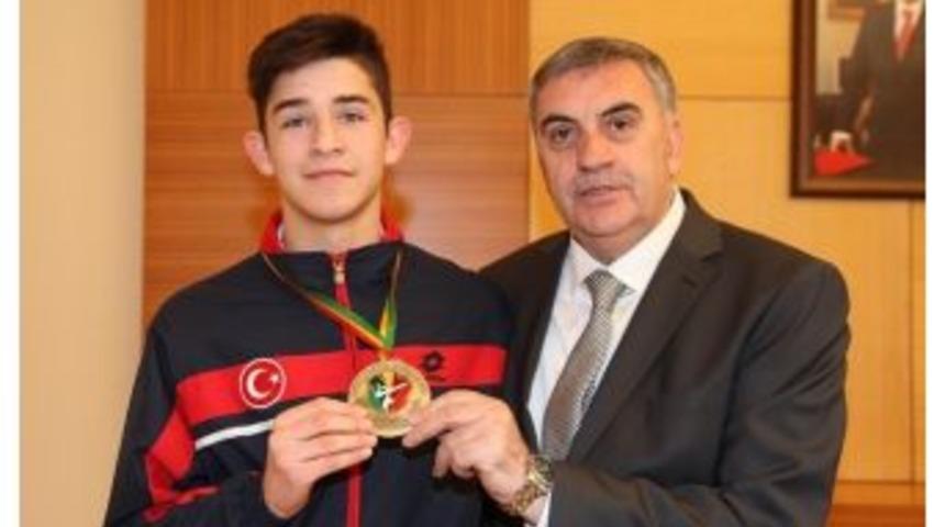 Başkan To&ccedil;oğlu Başarıyı Kutladı