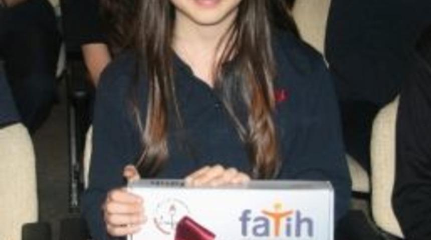 Bursa'da &Ouml;ğrencilere Tablet Bilgisayar Dağıtıldı