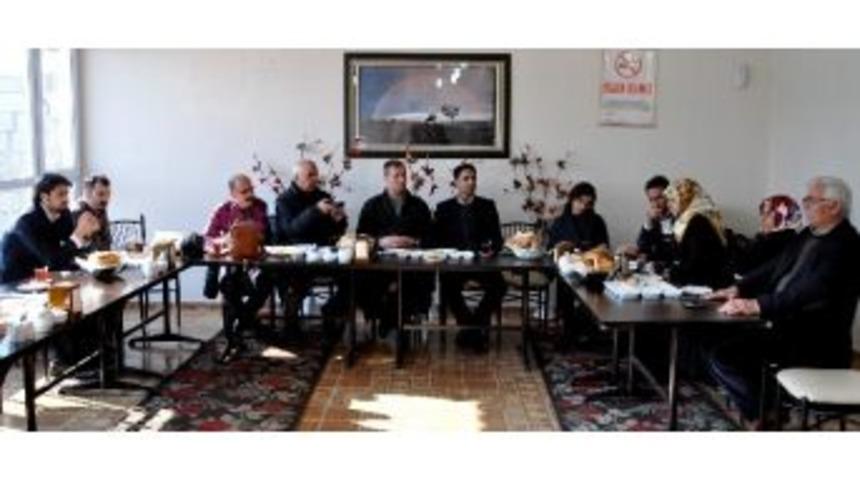 Erciş&rsquo;te Bdp&rsquo;li Başkan Adayları Basın Mensupları İle Kahvaltıda Buluştu