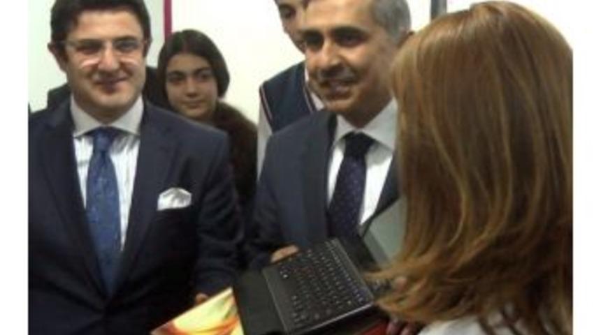 Elazığ&rsquo;da 8 Bin 315 Tablet Bilgisayar Dağıtıldı