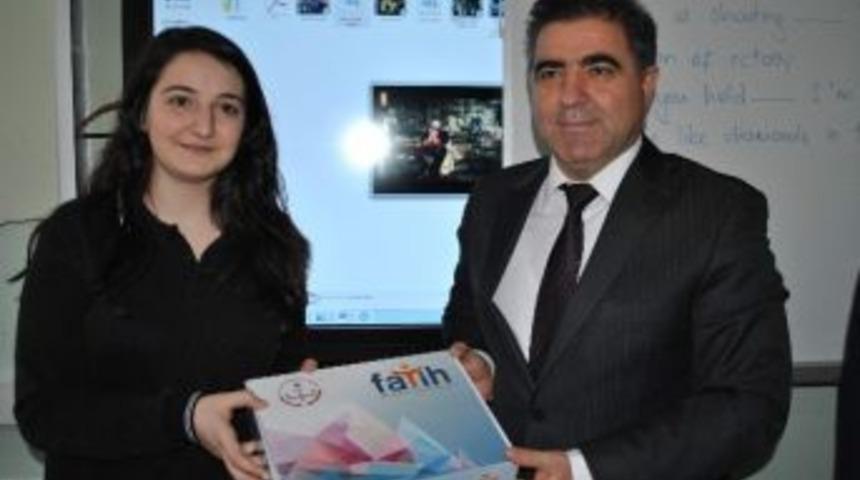 Amasya'da Tabletler &Ouml;ğrencilerle Buluştu