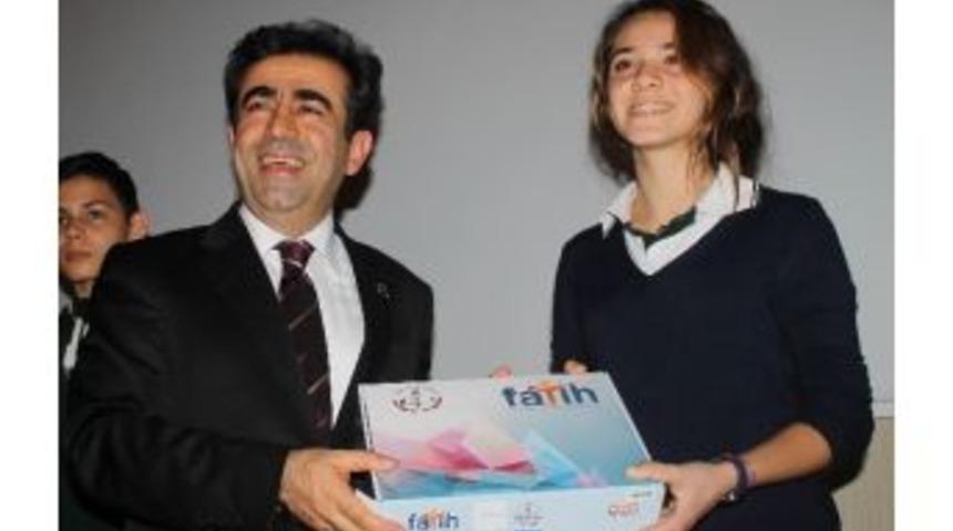 16 Okulun Tablet Bilgisayarları Dağıtıldı