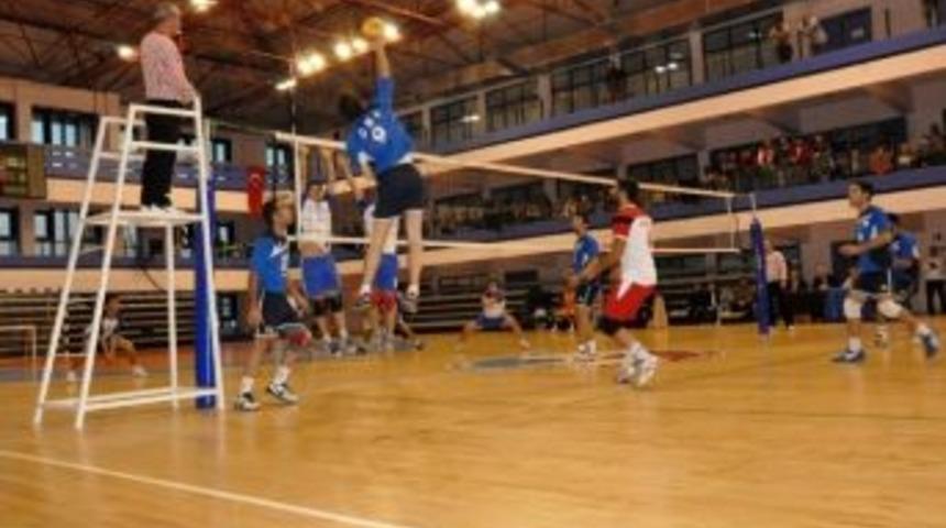 Om&uuml; &Uuml;nilig&rsquo;de İddialı