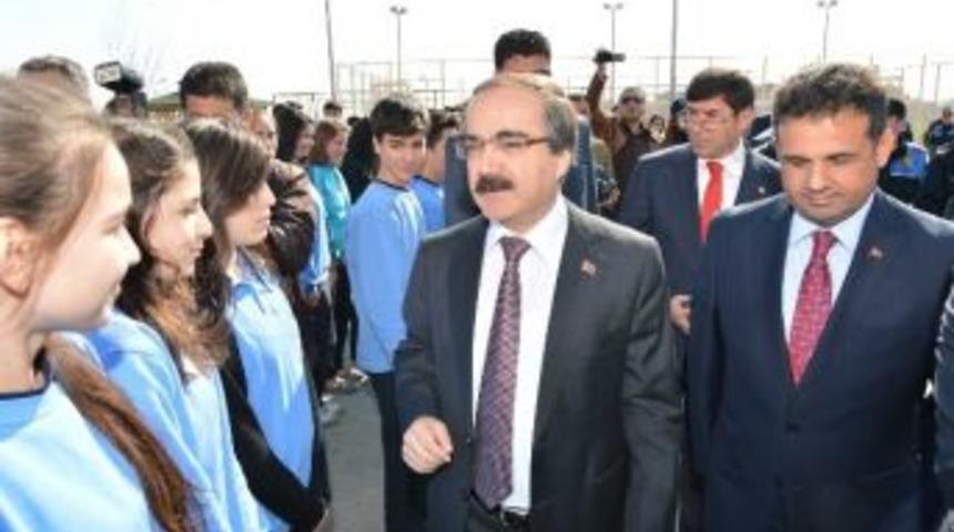 Adana'da 2 Bin 394 &Ouml;ğrenci Ve &Ouml;ğretmene Tablet Bilgisayar Dağıtıldı